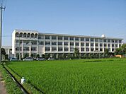 小学校「岩倉市立曽野小学校まで878m」