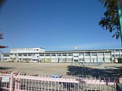 小学校「岩倉市立岩倉東小学校まで252m」