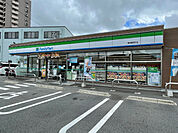 コンビニ「ファミリーマート豊明新田町店まで125m」
