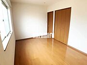 北側洋間6．8帖