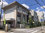 小学校「豊明市立中央小学校まで227m」