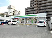 スーパー「ファミリーマートまで80m」