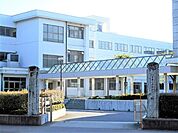 小学校「みよし市立中部小学校まで454m」