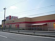 スーパー「フィール三好店まで732m」