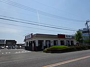 飲食店「スシローまで740m」
