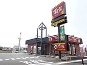 飲食店「すき家まで320m」