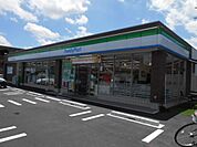 コンビニ「ファミリーマートまで130m」