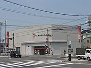 銀行「三菱東京ＵＦＪ銀行まで590m」