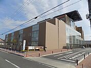 病院「海南病院まで1100m」