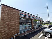 コンビニ「セブンイレブンまで810m」