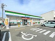 コンビニ「ファミリーマートまで300m」