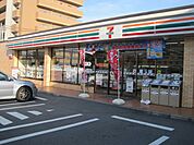 コンビニ「セブンイレブンまで530m」