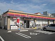 コンビニ「ファミリーマートまで230m」