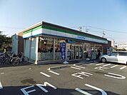 コンビニ「ファミリーマートまで610m」