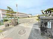 小学校「弥富市立桜小学校まで858m」