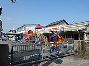 幼稚園、保育園「るり幼稚園まで490m」