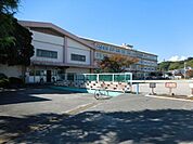 小学校「静岡市立西豊田小学校まで1029m」
