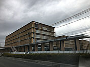 大学「私立常葉大学・大学院静岡草薙キャンパスまで1105m」