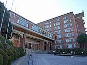 大学「静岡県立大学まで2100m」