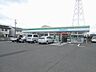 周辺：コンビニ「ファミリーマートまで520m」