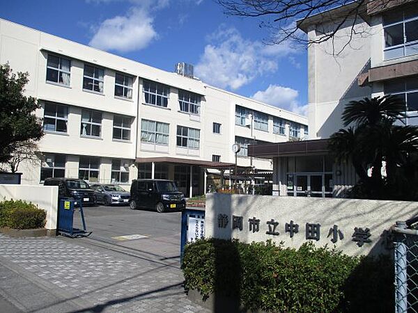 画像4:小学校「市立中田小学校まで630m」