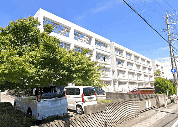 画像23:中学校「静岡市立安東中学校まで643m」