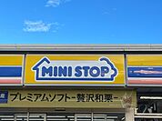 コンビニ「ミニストップ沼津リコー通り店まで318m」