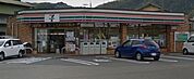 コンビニ「セブンイレブンまで80m」