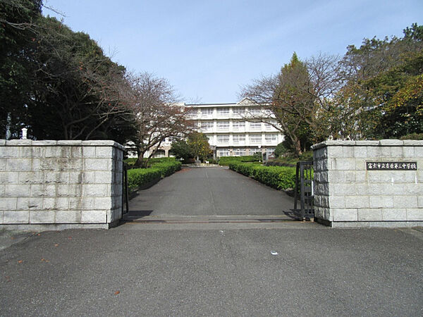 画像26:中学校「富士市立吉原第三中学校まで512m」