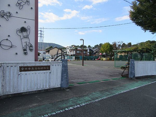 画像26:幼稚園、保育園「富士市立岩松幼稚園まで650m」