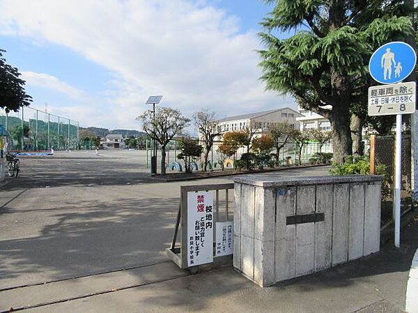 画像24:小学校「富士市立鷹岡小学校まで1034m」