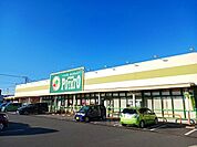 スーパー「ポテト中里店まで668m」
