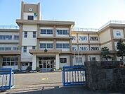 小学校「富士市立富士南小学校まで1546m」