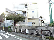 小学校「富士宮市立黒田小学校まで1047m」