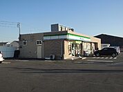コンビニ「ファミリーマート中島町店まで80m」