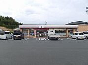 コンビニ「セブンイレブンまで730m」
