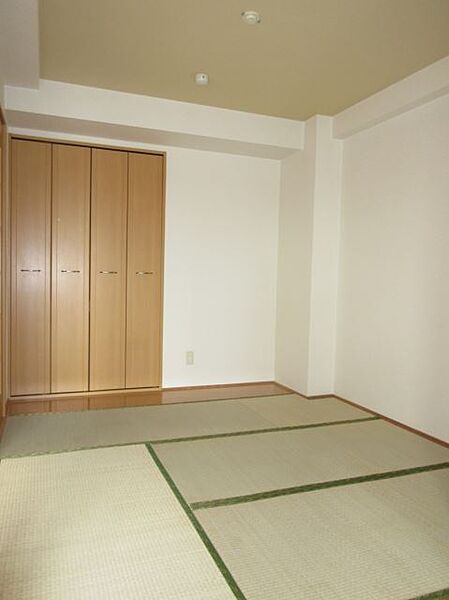 画像16:畳の良い香りがする和室です。