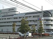 病院「山内ホスピタルまで1100m」