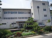 小学校「笠松町立笠松小学校まで747m」