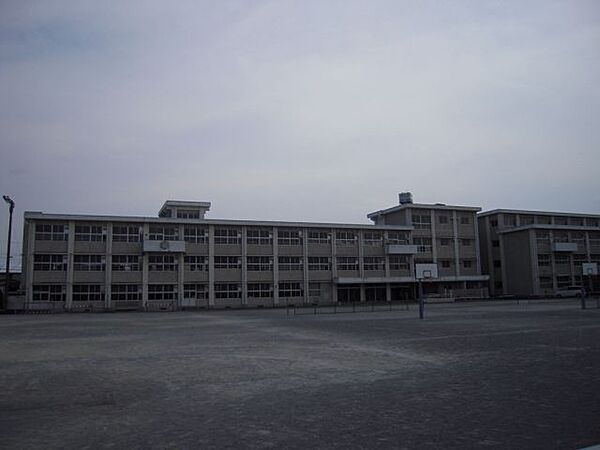 画像22:中学校「市立陽南中学校まで2000m」