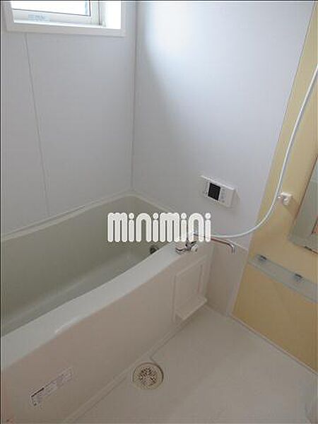 画像12:風呂自動給湯付きのバスルーム