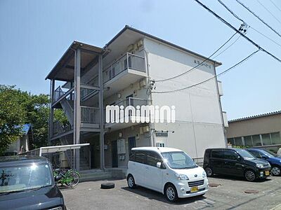 外観：重厚感のあるマンションタイプの建物です