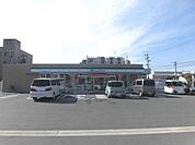 コンビニ「ファミリーマートまで640m」