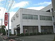 銀行「十六銀行まで1500m」