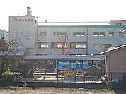 幼稚園、保育園「いづみ中央幼稚園まで830m」