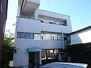 1階が駐車場になっています