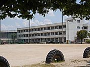小学校「岐南町立北小学校まで1048m」