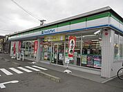コンビニ「ファミリーマートまで550m」