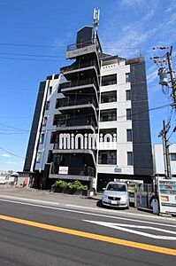外観：エレバーター付きのマンションタイプ