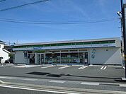 コンビニ「ファミリーマートまで470m」